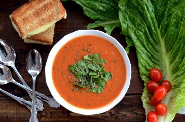 Creamy Tomato Basil Soup (Vegan)